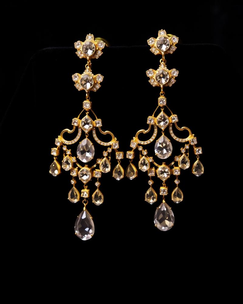 IGI certified diamond earrings at Manoj Jeweller Greater Noida